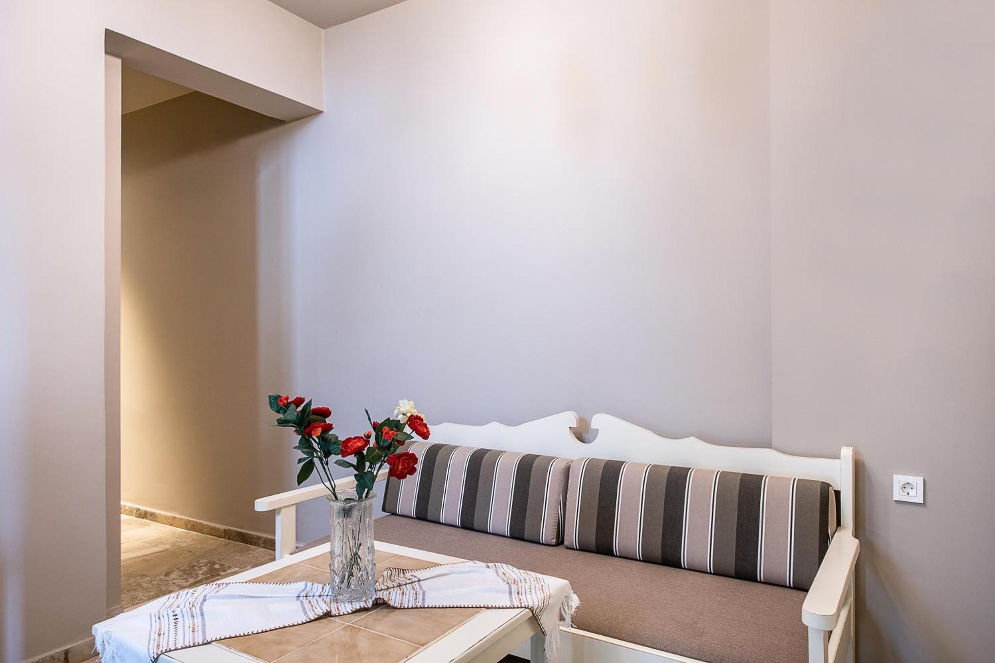 Lia Beachfront Apartments スタロス エクステリア 写真