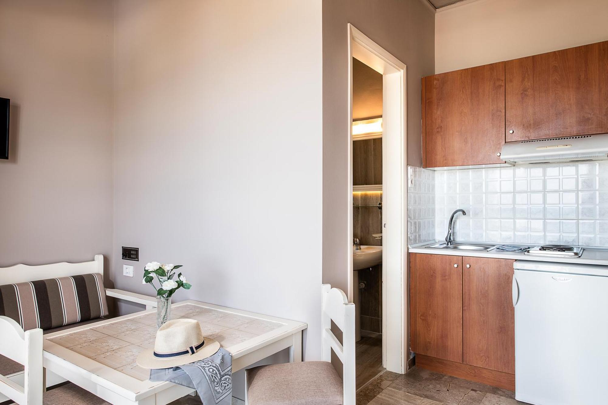 Lia Beachfront Apartments スタロス エクステリア 写真