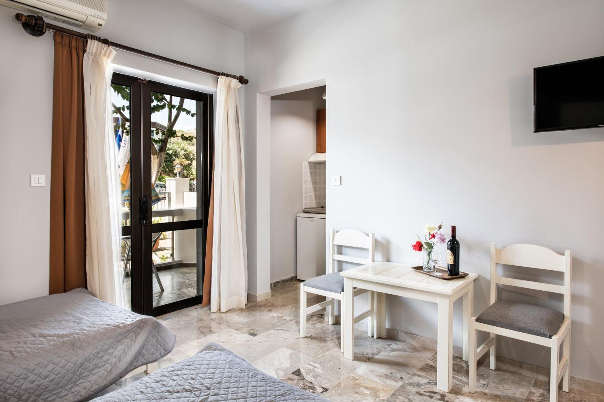 Lia Beachfront Apartments スタロス エクステリア 写真