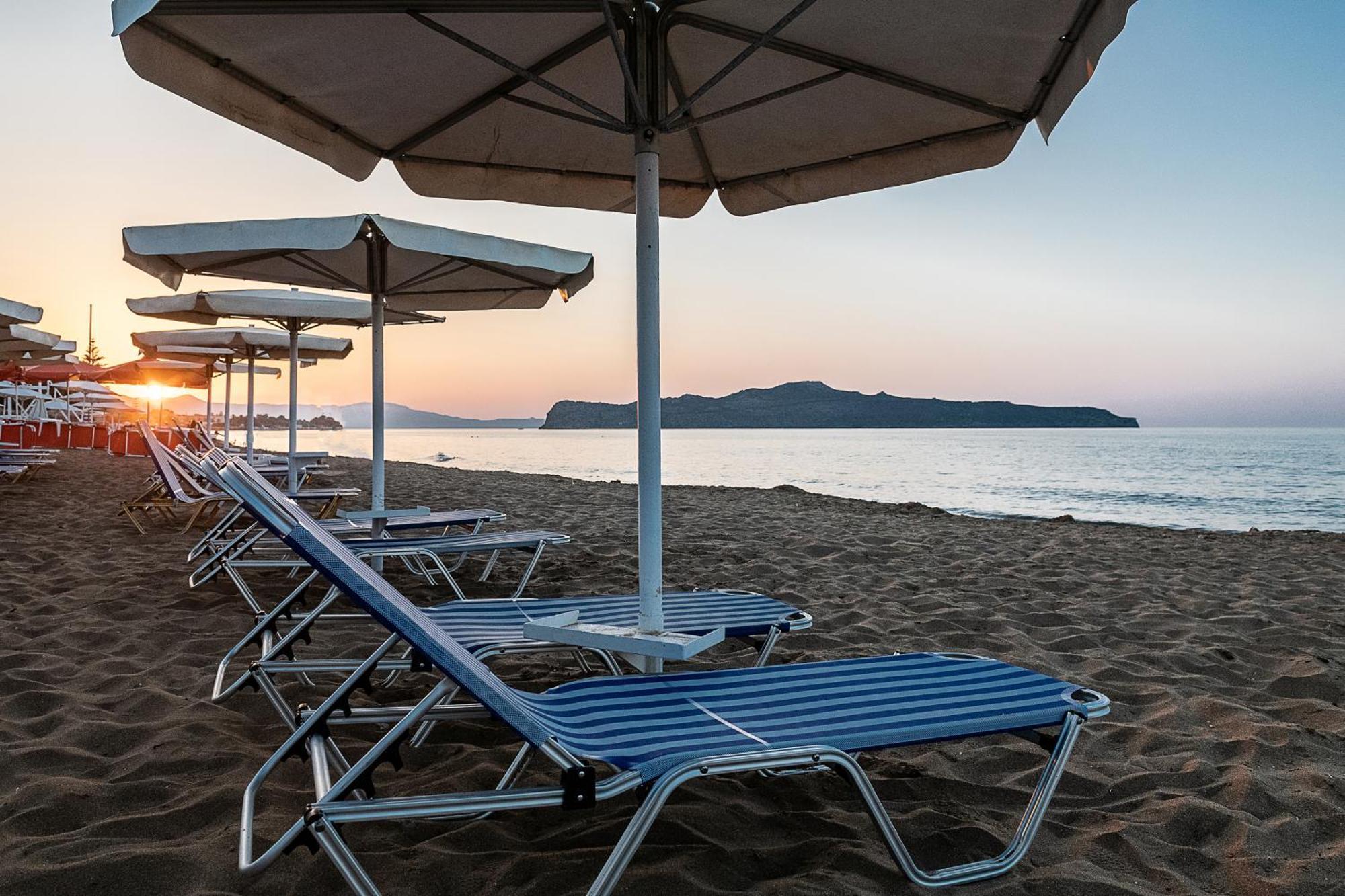 Lia Beachfront Apartments スタロス エクステリア 写真