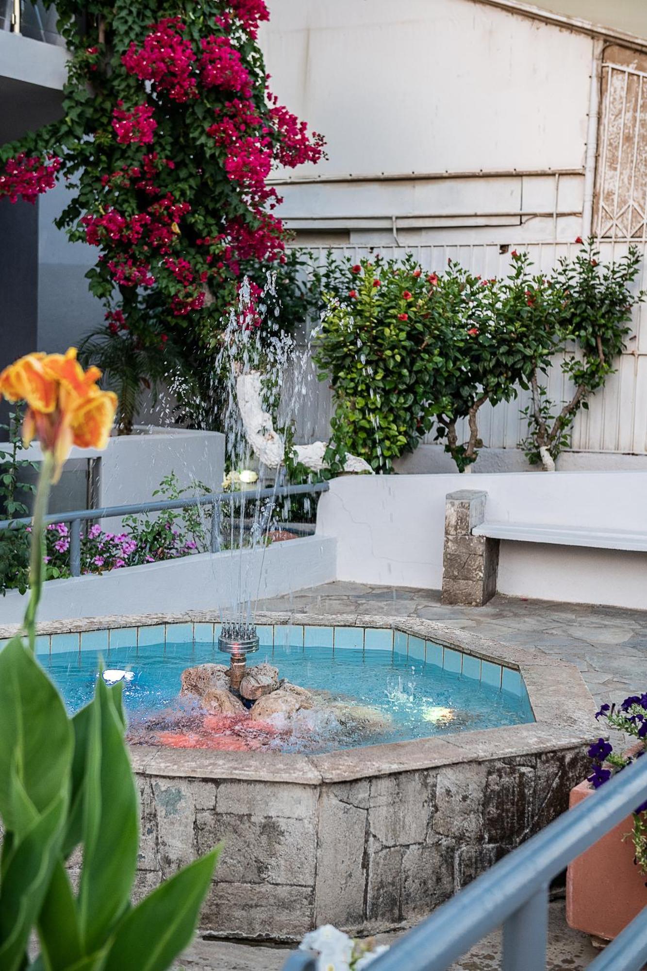 Lia Beachfront Apartments スタロス エクステリア 写真