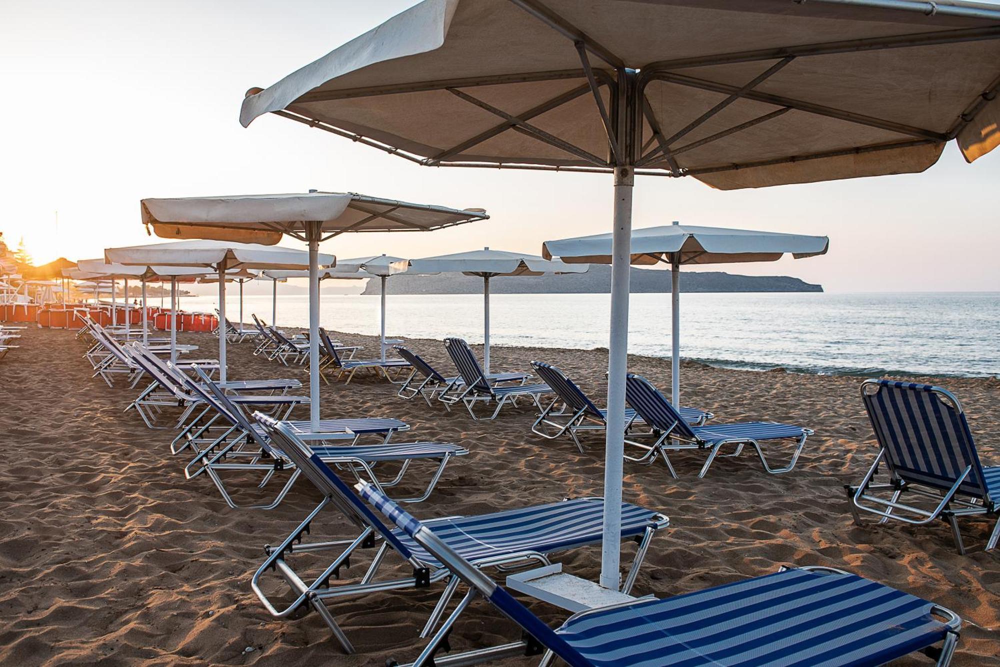 Lia Beachfront Apartments スタロス エクステリア 写真