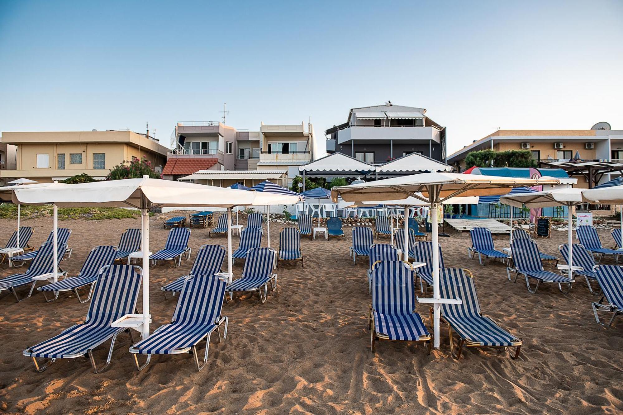 Lia Beachfront Apartments スタロス エクステリア 写真