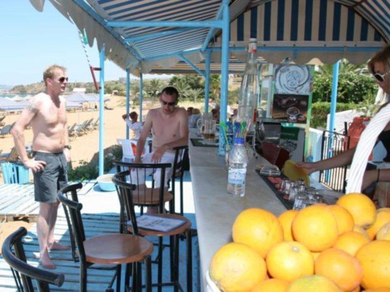Lia Beachfront Apartments スタロス エクステリア 写真