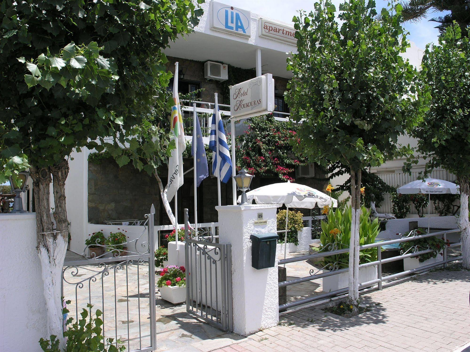 Lia Beachfront Apartments スタロス エクステリア 写真