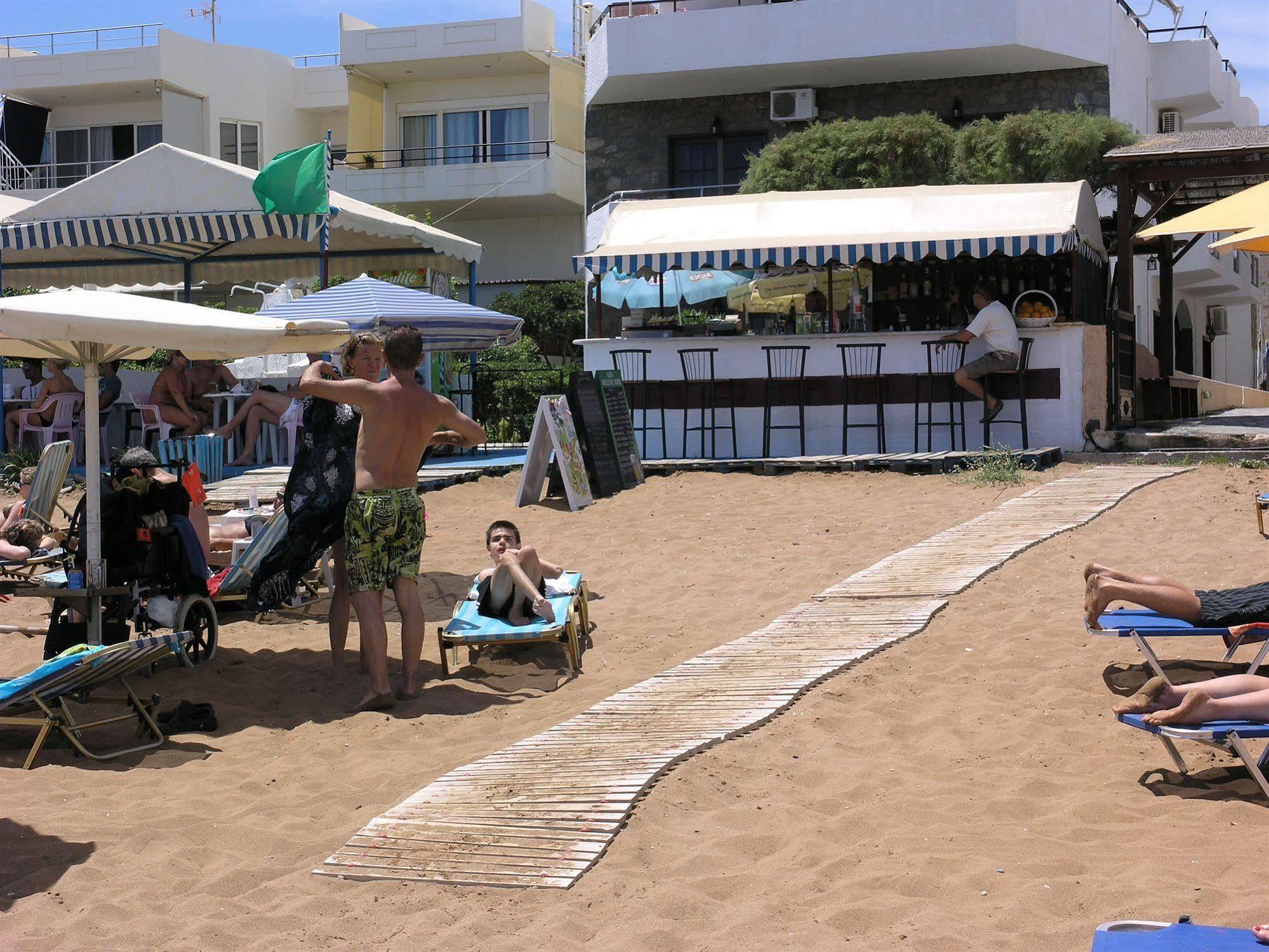 Lia Beachfront Apartments スタロス エクステリア 写真